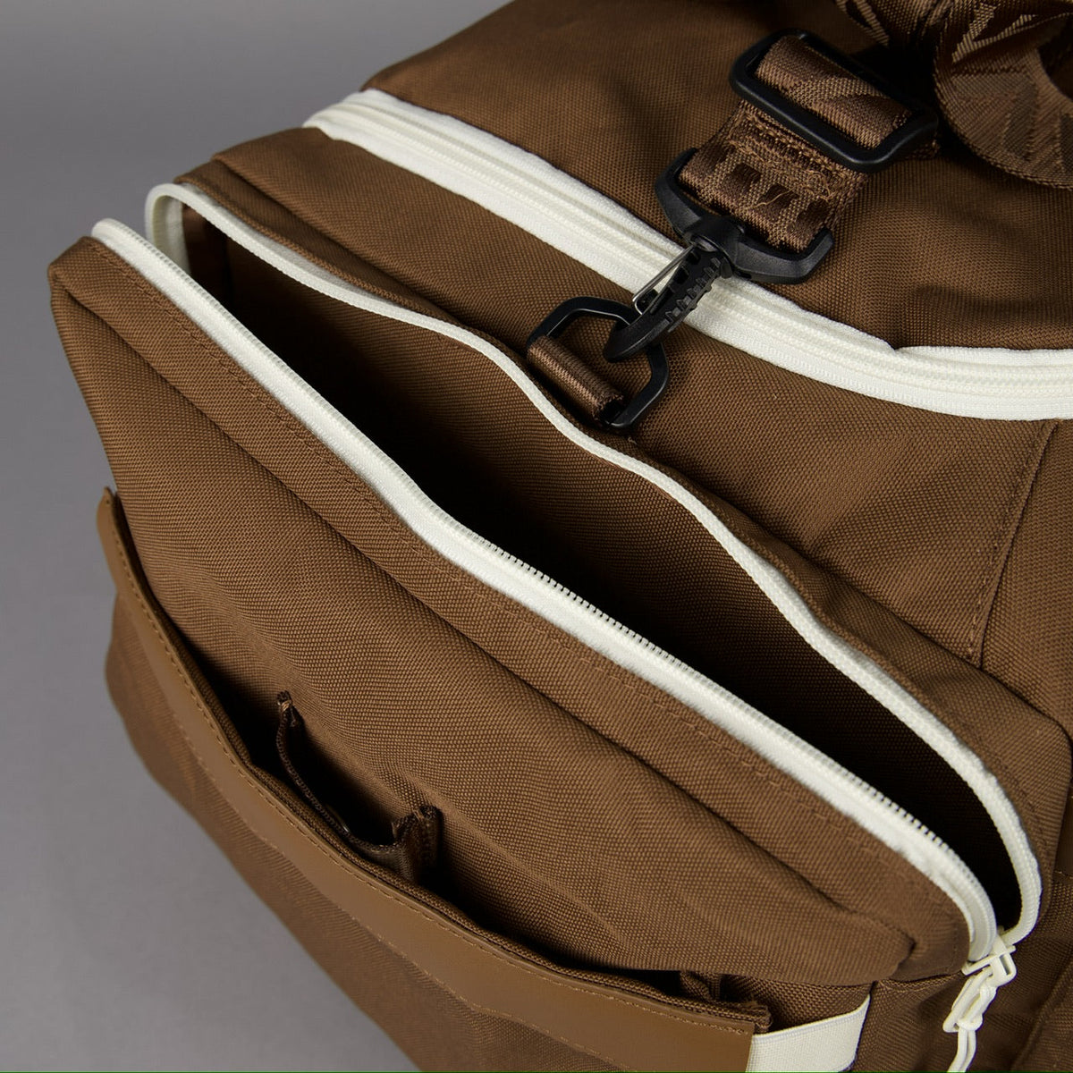 40L Ultimate Duffle Bag Cocoa - Image 15