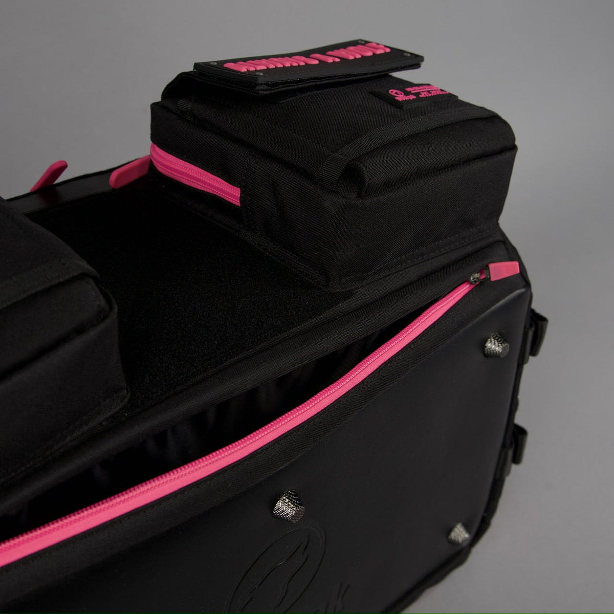 30L Perfect Duffle Bag Neon Pink - Image 16