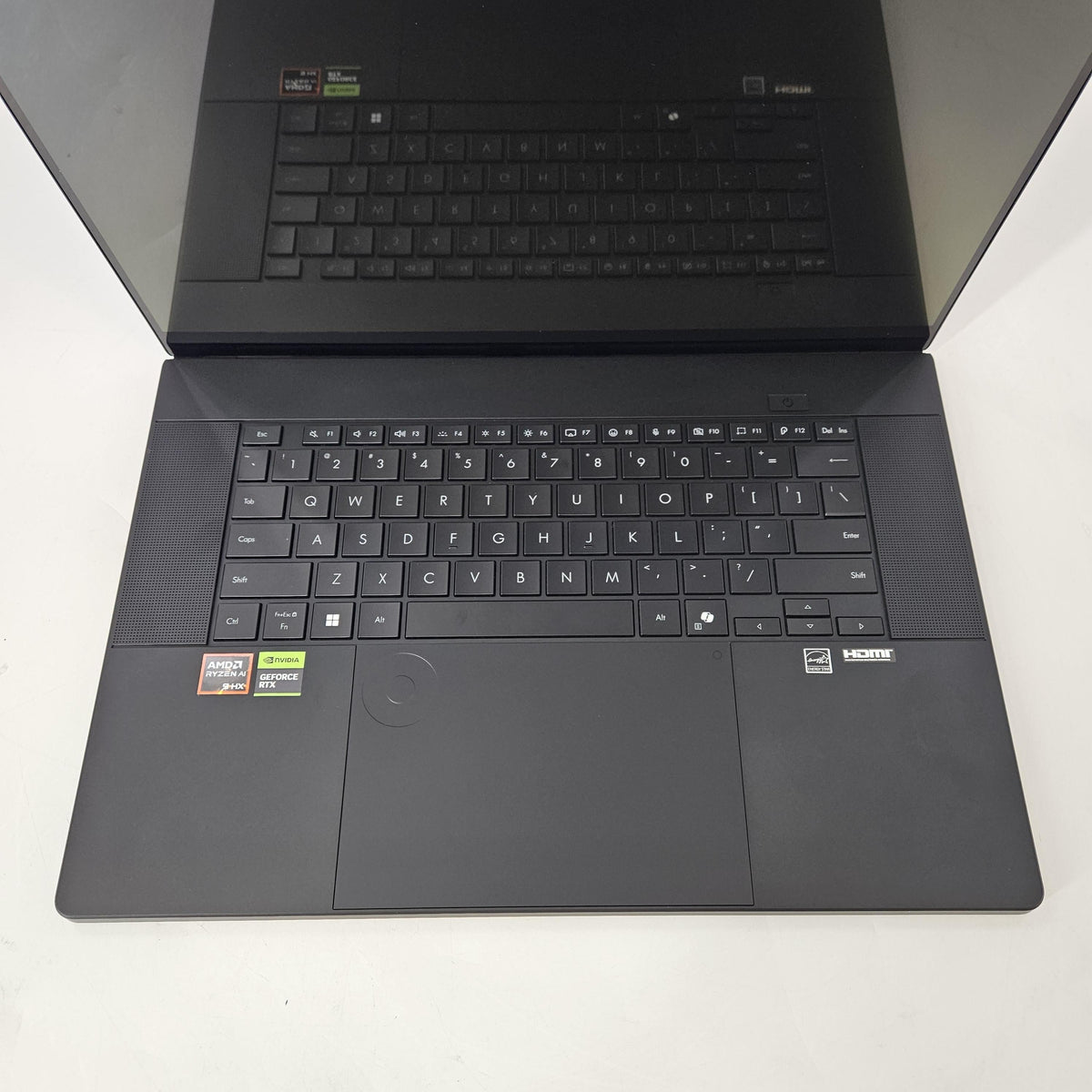 Asus ProArt P16 Black 2.0 GHz AMD Ryzen AI 9 HX 370 32GB RAM 2TB Solid State Drive NVIDIA GeForce RTX 5070 8 GB - Image 2