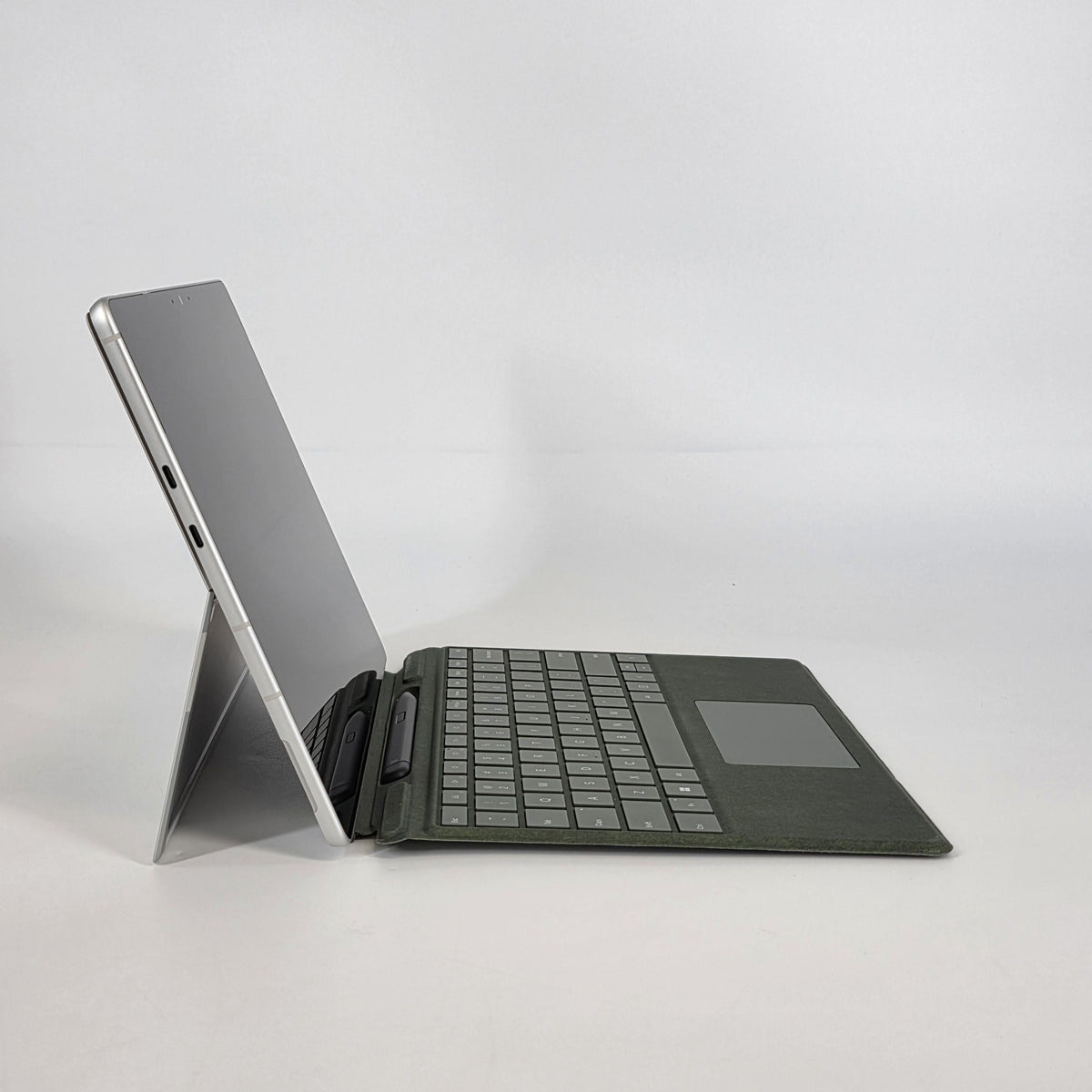 Microsoft Surface Pro 9 13 Platinum Unlocked 2.9 GHz Microsoft SQ3 Processor 8GB RAM 256GB Solid State Drive - Image 3