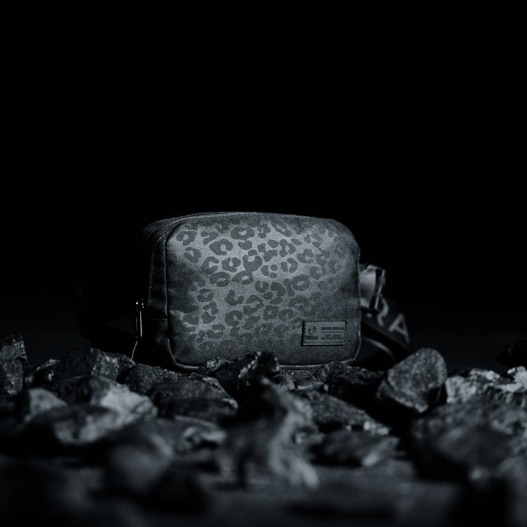 Crossbody Pack Black Leopard - Image 3