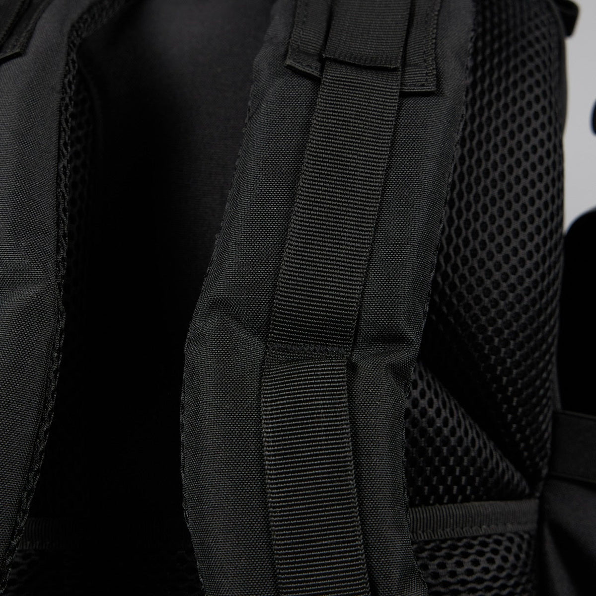 15L Backpack Alpha Black - Image 15