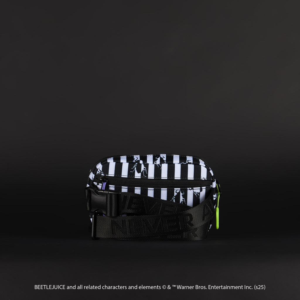 1.5L Crossbody Pack Beetlejuice - Image 4