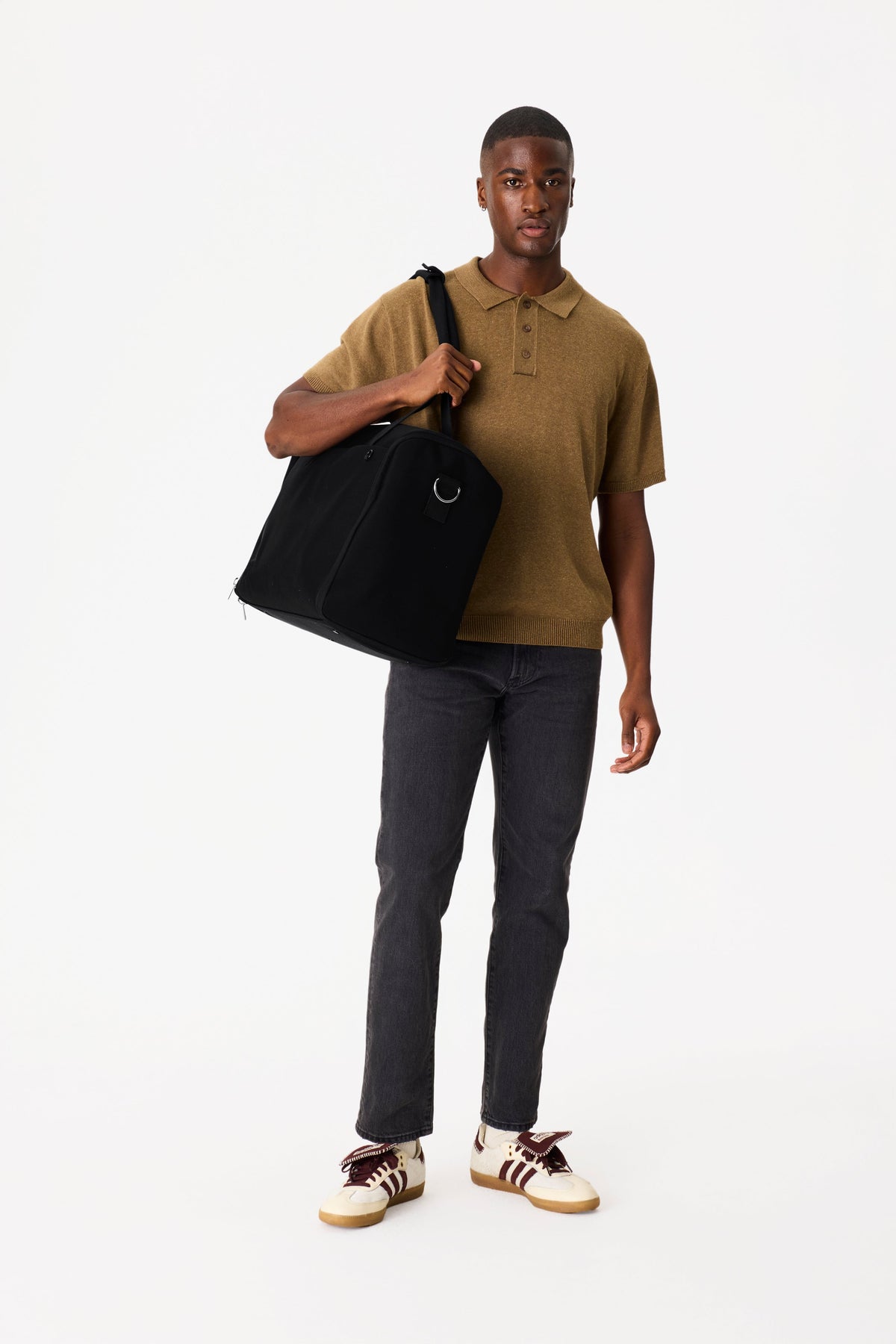 Resale The Garment Duffle Bag in Black - Image 5