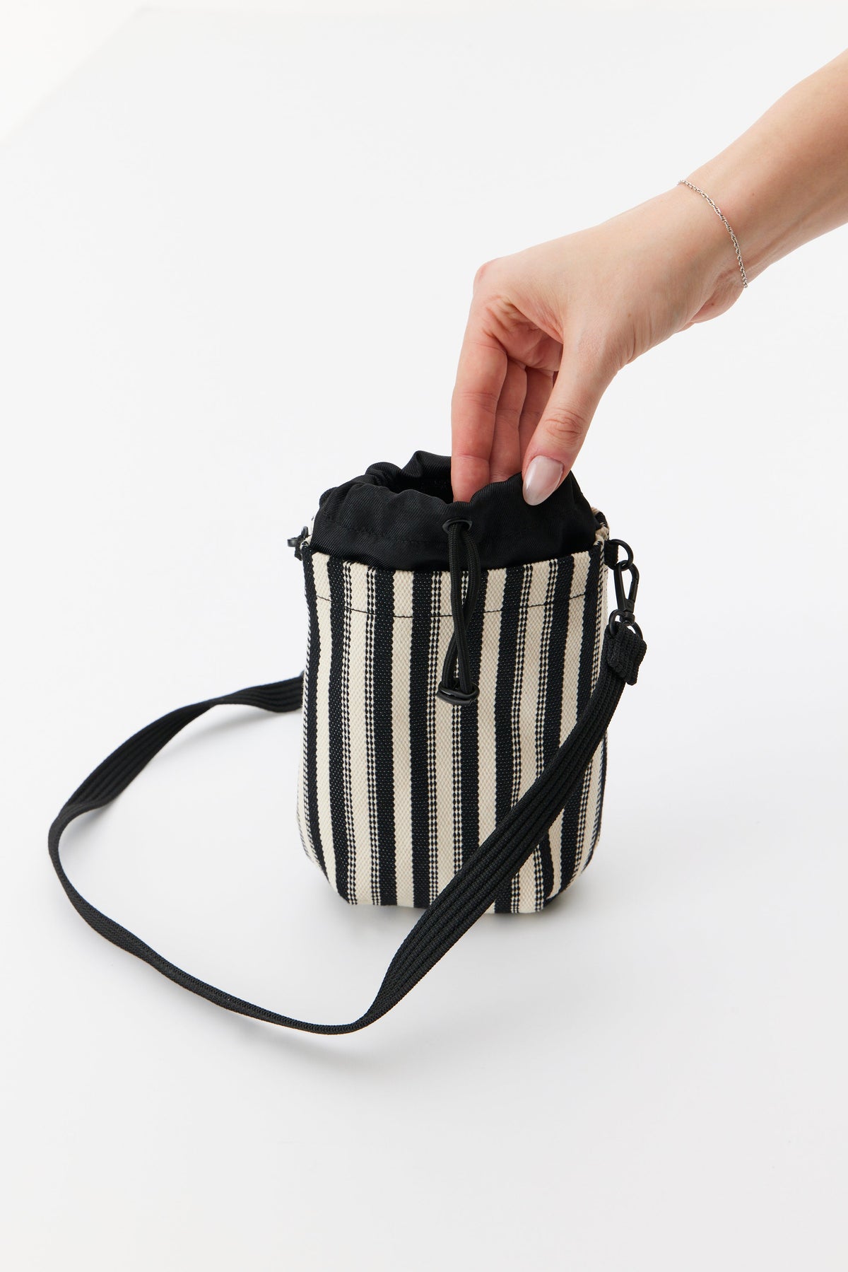 Resale The Water Bottle Crossbody in Black Stripe - Image 7