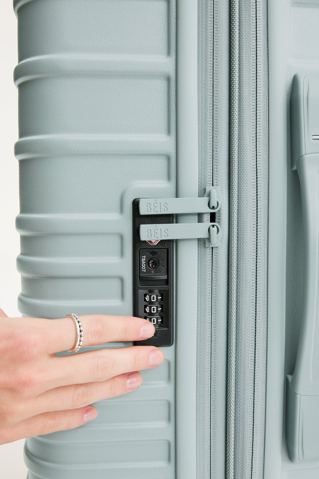 Resale The Medium Check-In Roller in Slate - Image 8