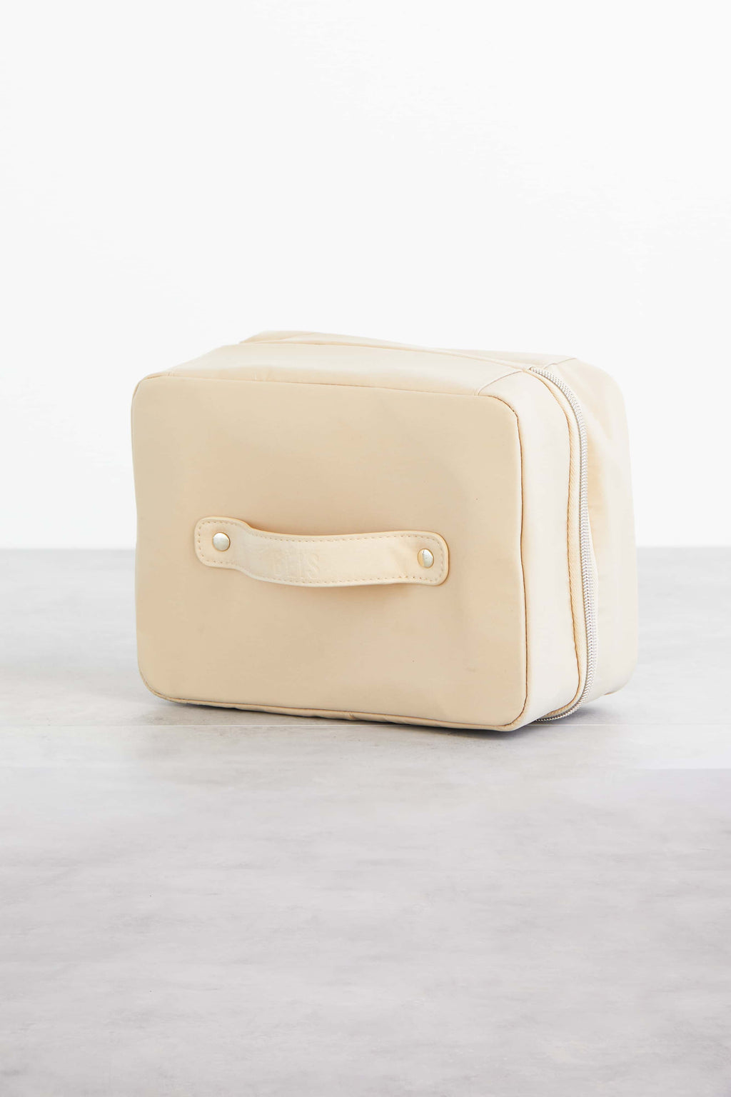 Resale The Hanging Cosmetic Case in Beige - Image 2