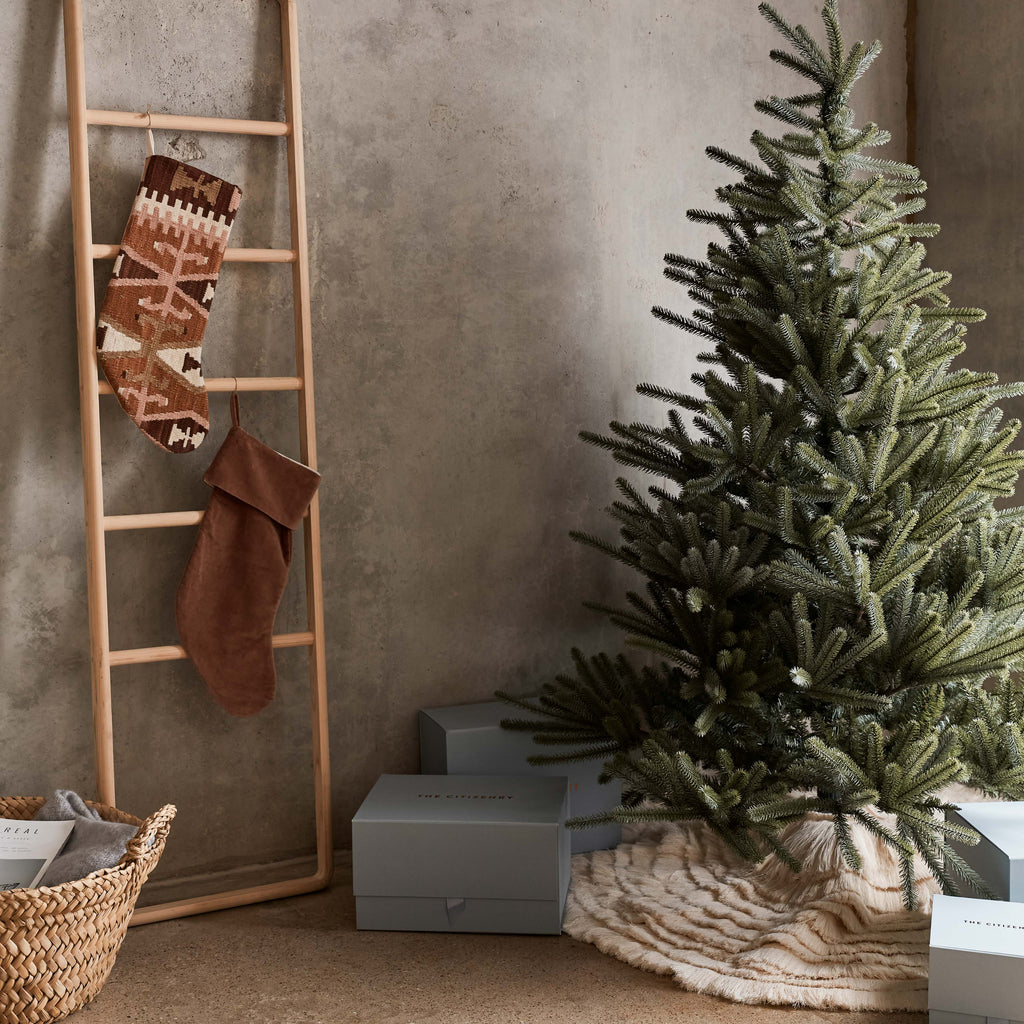 Dorada Tree Skirt - Image 6