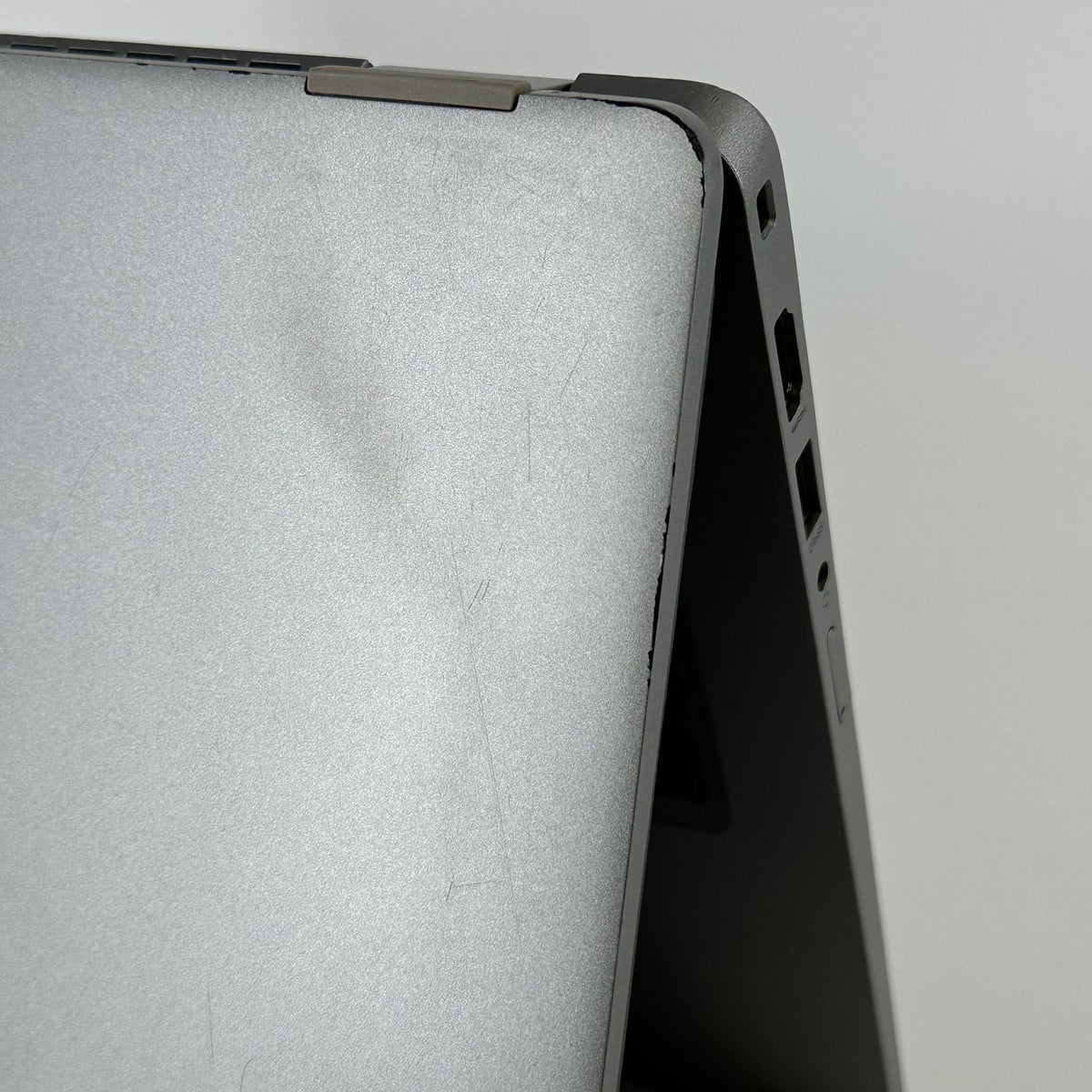 Dell Latitude 5320 13.3 Gray 2.6 GHz Intel Core i5 11th Gen. 8GB RAM 256GB Solid State Drive - Image 12