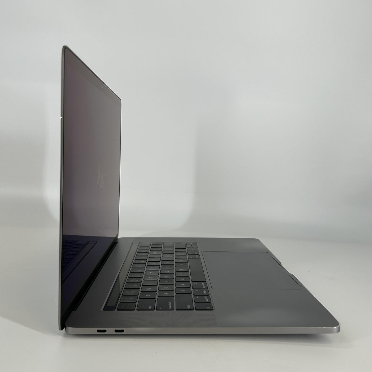 Apple MacBook Pro 15 Touch Bar 2018 Space Gray 2.9 GHz Intel Core i9 8th Gen. 32GB RAM 1TB Solid State Drive AMD - Image 3