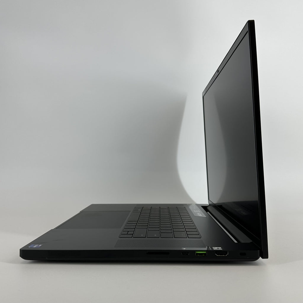 Razer Blade 18 2024 Black 2.2 GHz Intel Core i9 14th Gen. 32GB RAM 2TB Solid State Drive NVIDIA GeForce RTX 4090 16 - Image 4