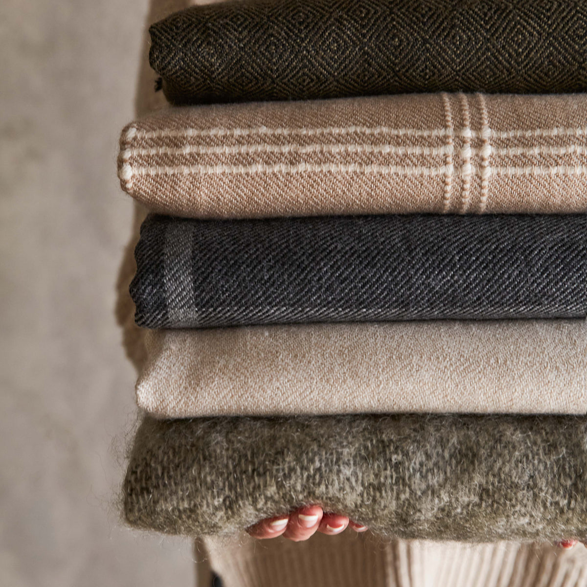 La Calle Alpaca Throw - Image 7