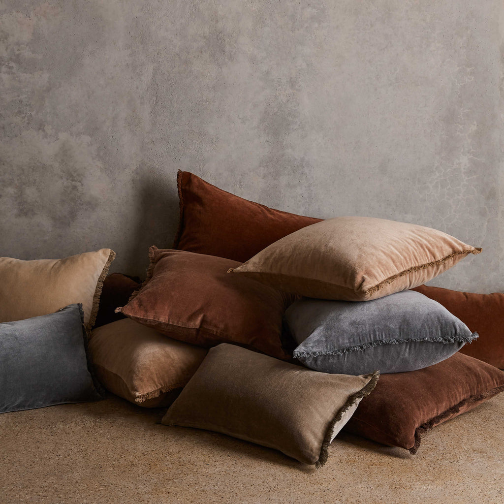 Naveta Velvet Pillow - Image 32