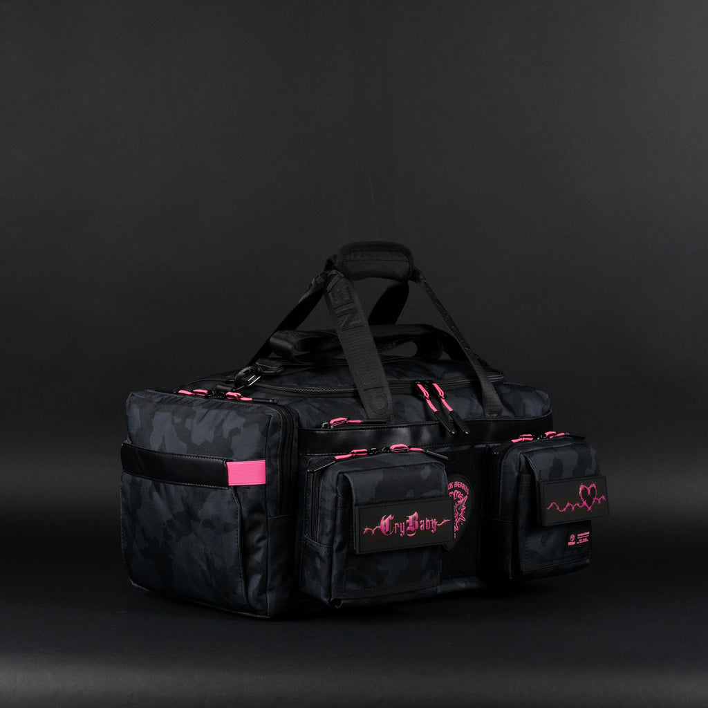 30L Perfect Duffle Bag Black Hearts - Image 8