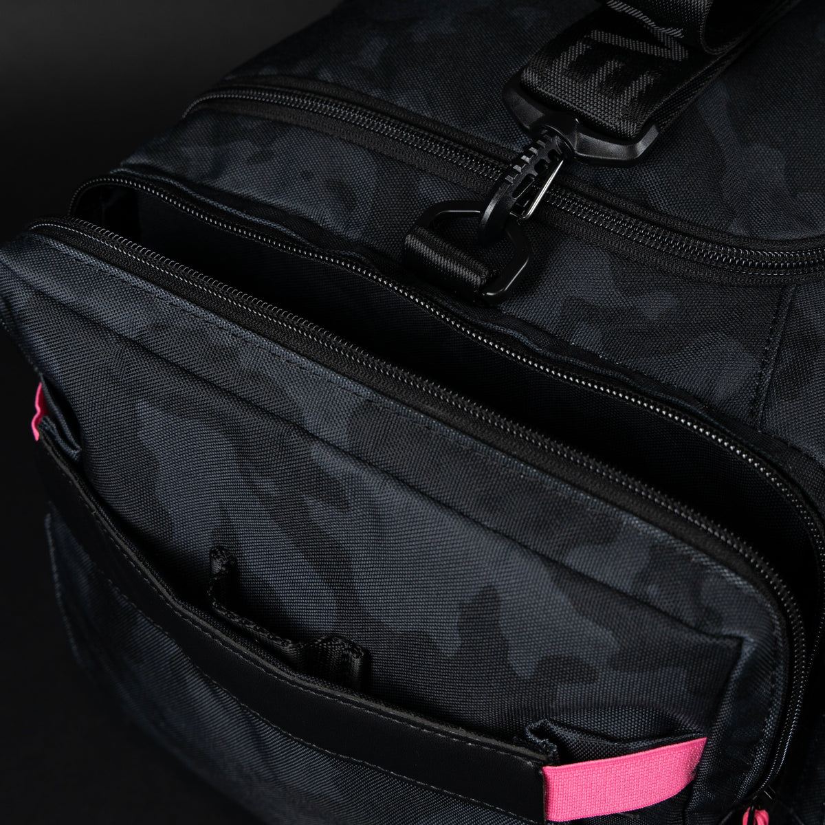 30L Perfect Duffle Bag Black Hearts - Image 17
