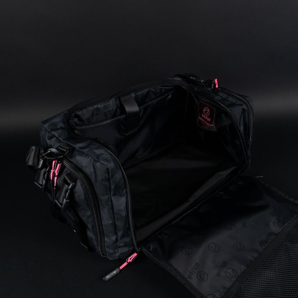 30L Perfect Duffle Bag Black Hearts - Image 23