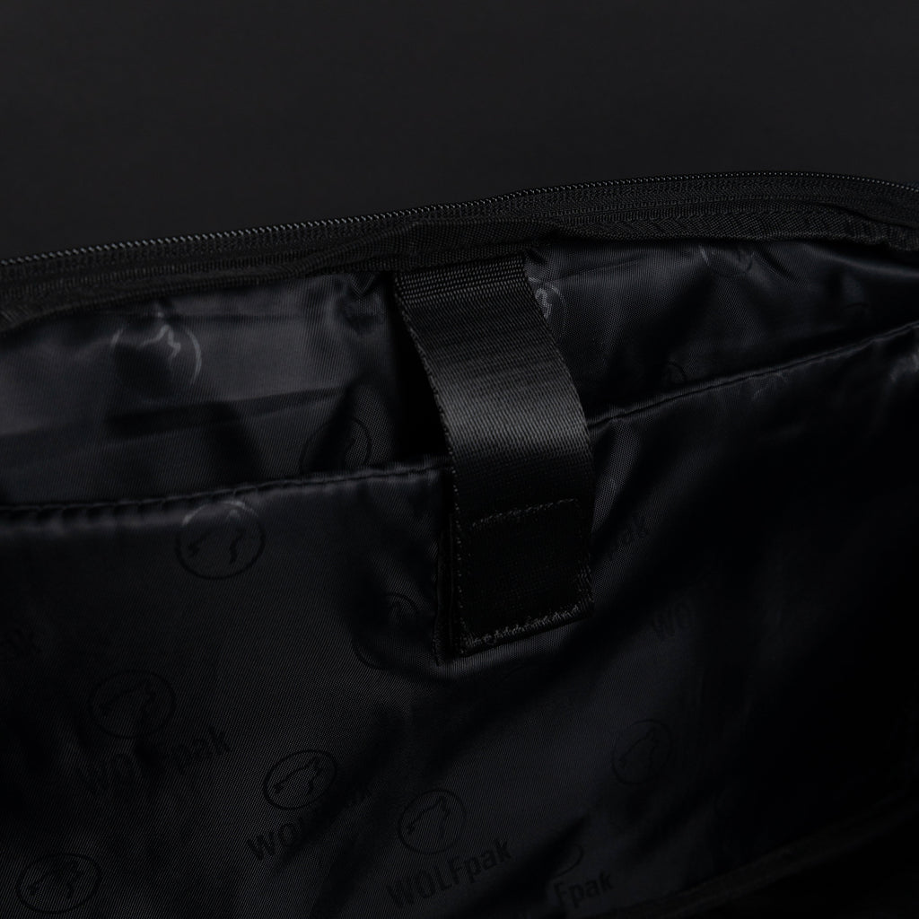 30L Perfect Duffle Bag Black Hearts - Image 21
