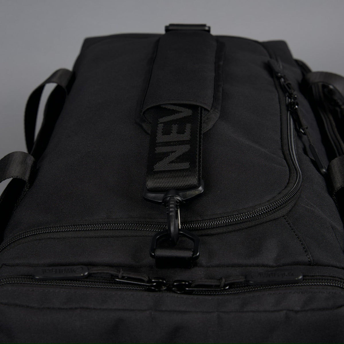 30L Perfect Duffle Bag Alpha Black - Image 24